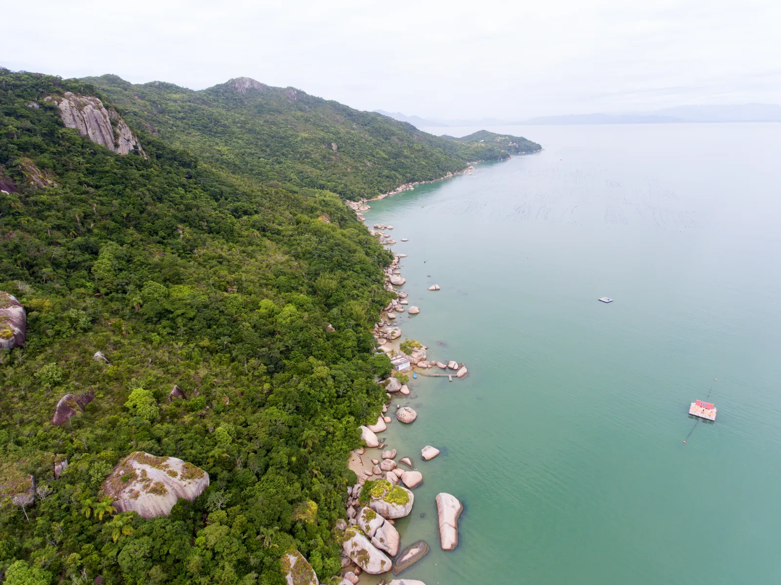 Morro do Macaco e Canto Grande em Bombinhas, Santa Catarina