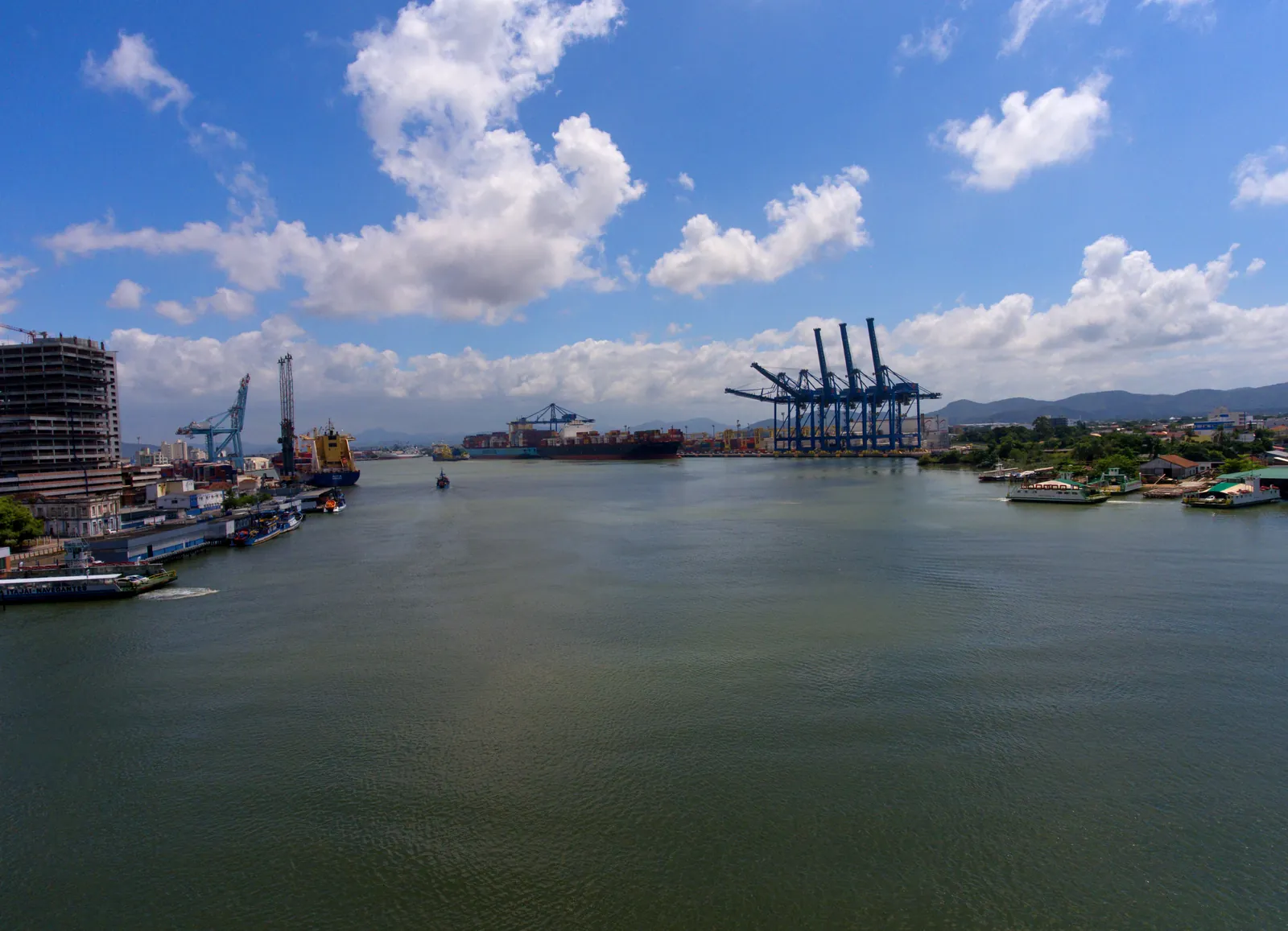 Porto e paisagem urbana de Itajaí, Santa Catarina