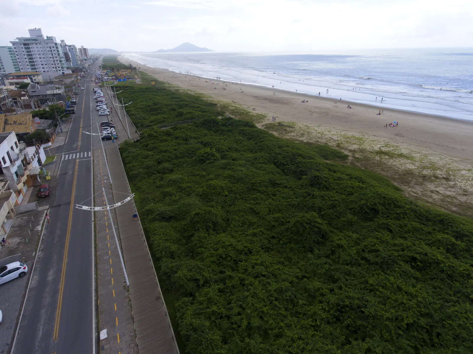 Avenida Beira-Mar e praia de Navegantes, Santa Catarina
